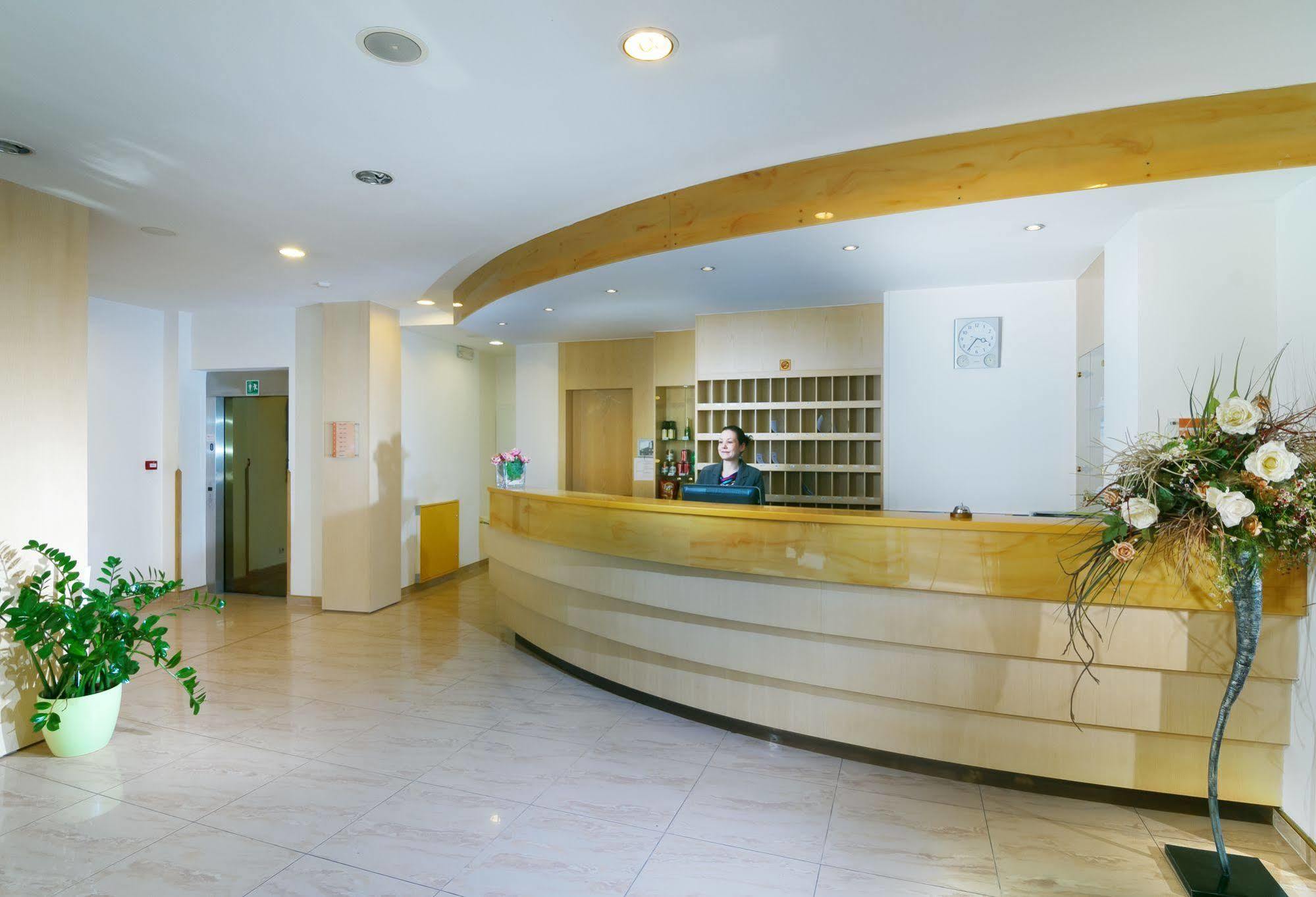 Hotel Ruze Karlovy Vary Exterior photo